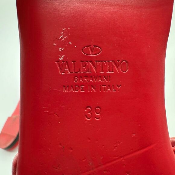 VALENTINO Rockstud Red Leather Sandal Size 39 Flat Flip Flop Slide Mule Studded - Picture 13 of 13